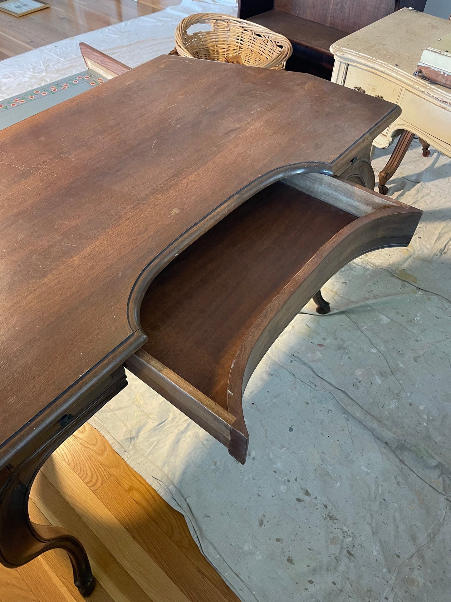 Trouvailles Horse Hoof 3-Drawer Desk – Watertown, Massachusetts – 43” W