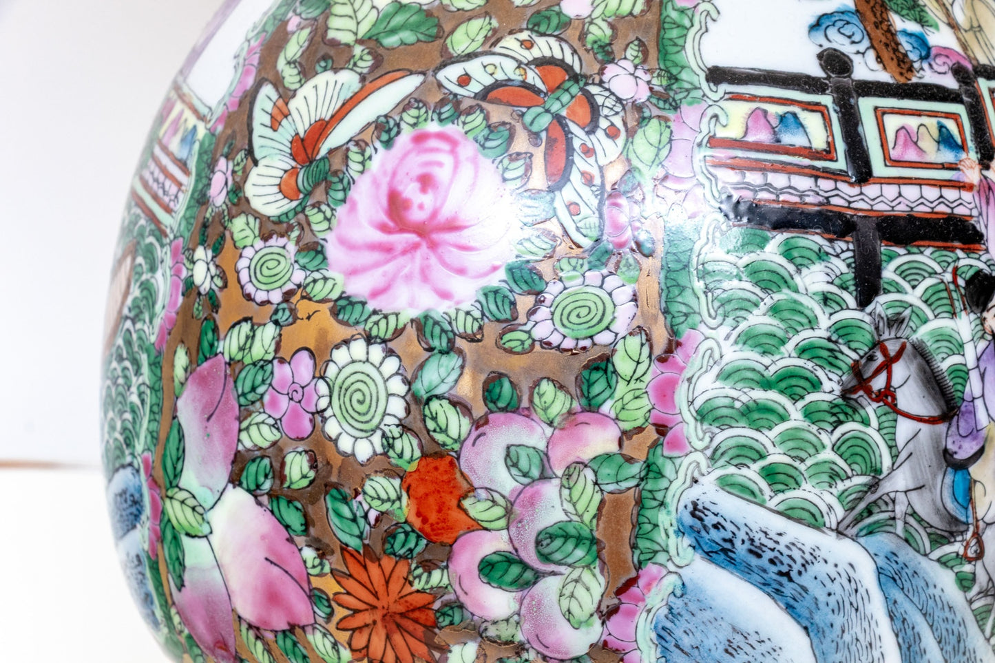 Chinese Famille Rose Millefleurs Hu-Form Porcelain Table Lamp | Figural Scenes | Mid-20th Century | With Shade