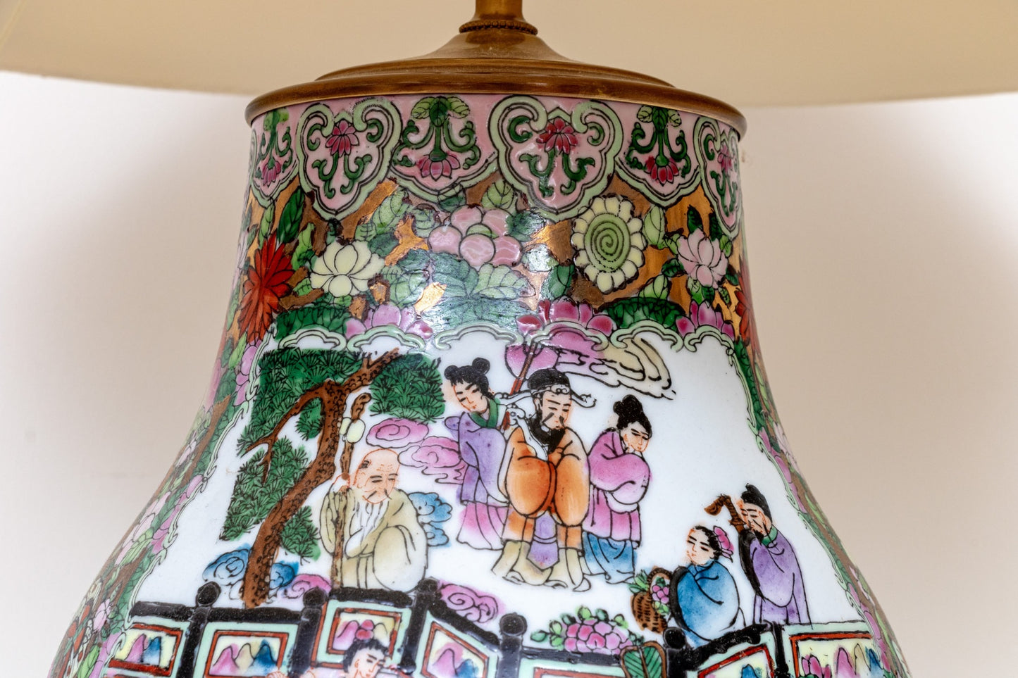Chinese Famille Rose Millefleurs Hu-Form Porcelain Table Lamp | Figural Scenes | Mid-20th Century | With Shade
