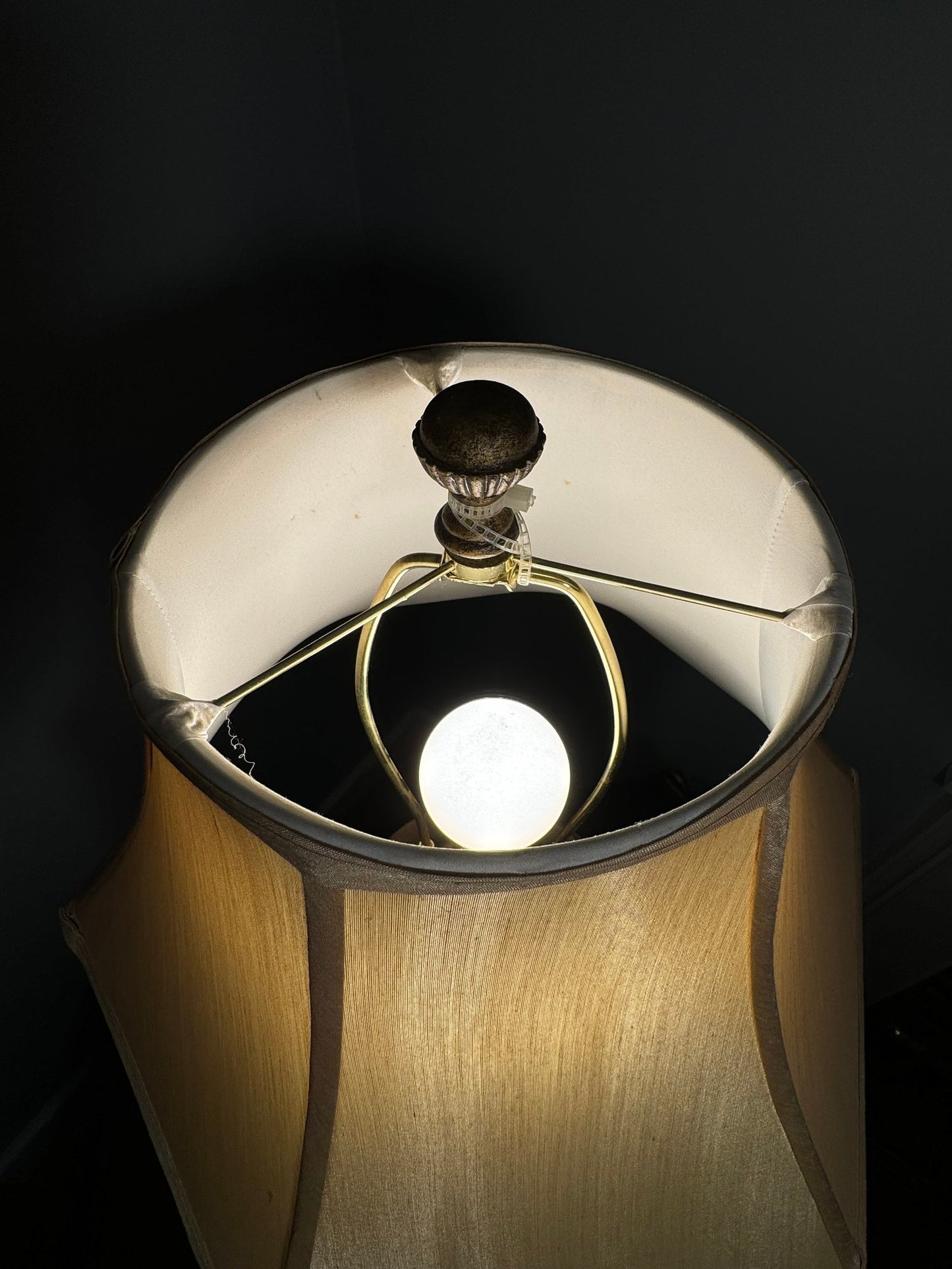 Gilded Urn Style Pottery Table Lamp